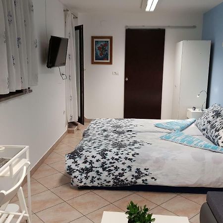 L&M Room Пула Екстериор снимка