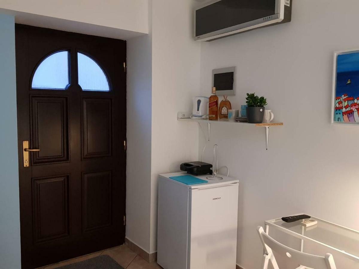 L&M Room Пула Екстериор снимка